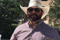 Мужчина хотел впечатлить девушек, но стал посмешищем. Никто не понял его пикап