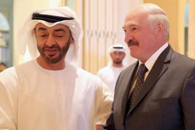 Лукашенко подарил наследному принцу Абу-Даби голограмму