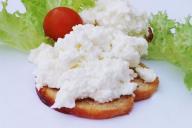 С чем стоит есть творог: самые полезные сочетания творога с иными продуктами