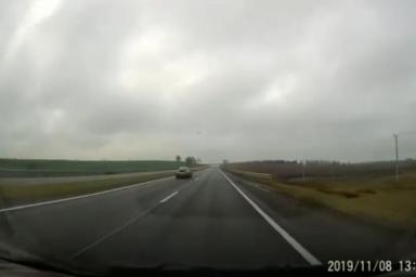 На трассе Минск-Брест «Порше» развил запредельную скорость и попал на видеорегистратор