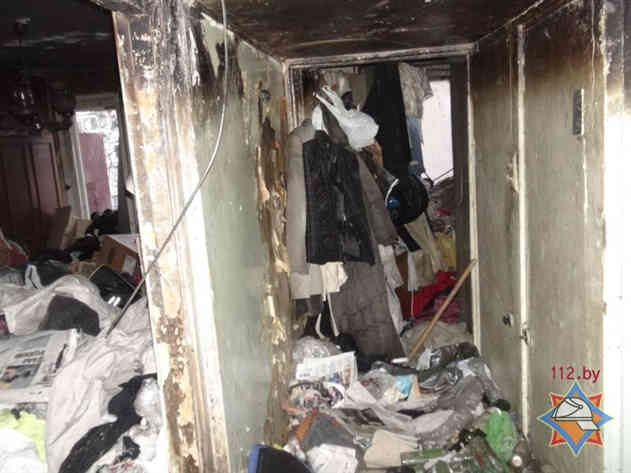 В Минске горела квартира «Плюшкина»: бойцы МЧС спасли 11 человек‍