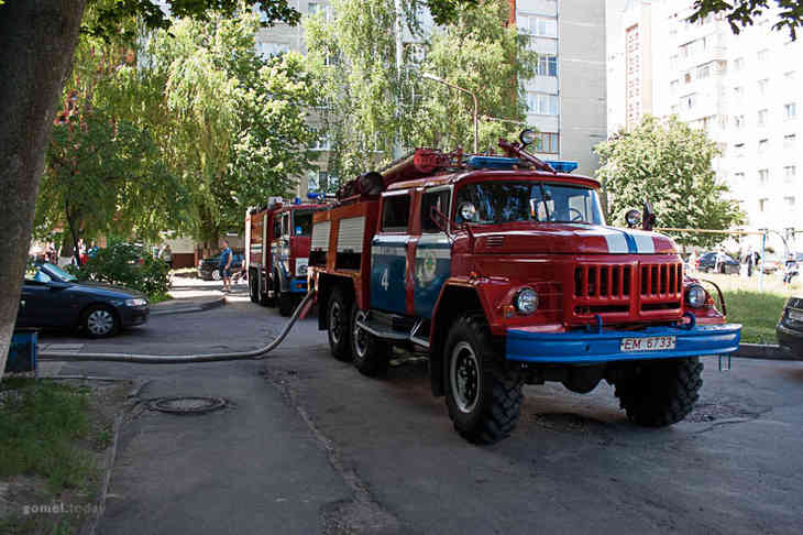Фотофакт: в Гомеле из-за взорвавшегося телевизора загорелась квартира