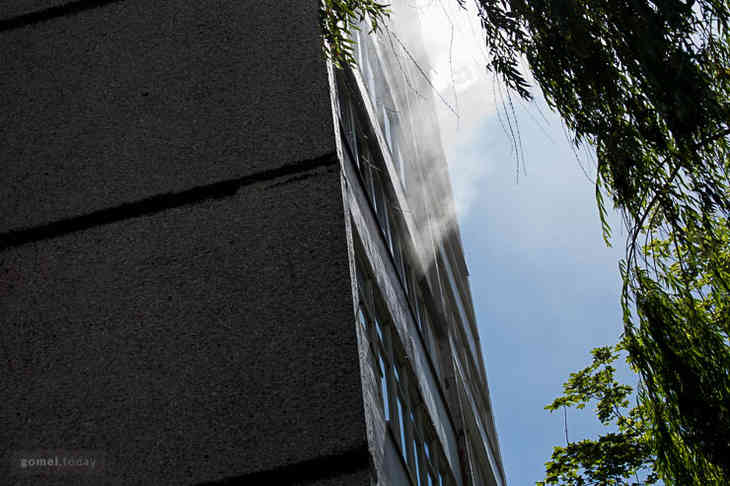 Фотофакт: в Гомеле из-за взорвавшегося телевизора загорелась квартира