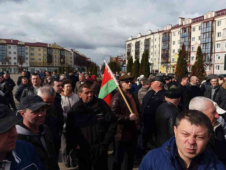 «Против Лукашенко и против оппозиции»: Марш нетунеядцев в Пинске